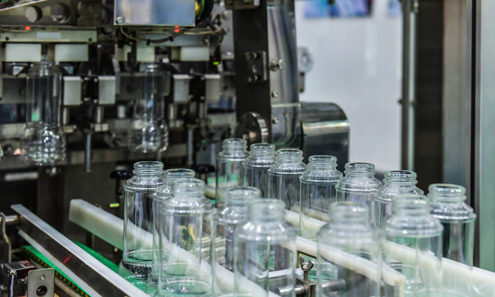 Inyección vs. Soplado: ¿qué proceso necesita la mejor materia prima?