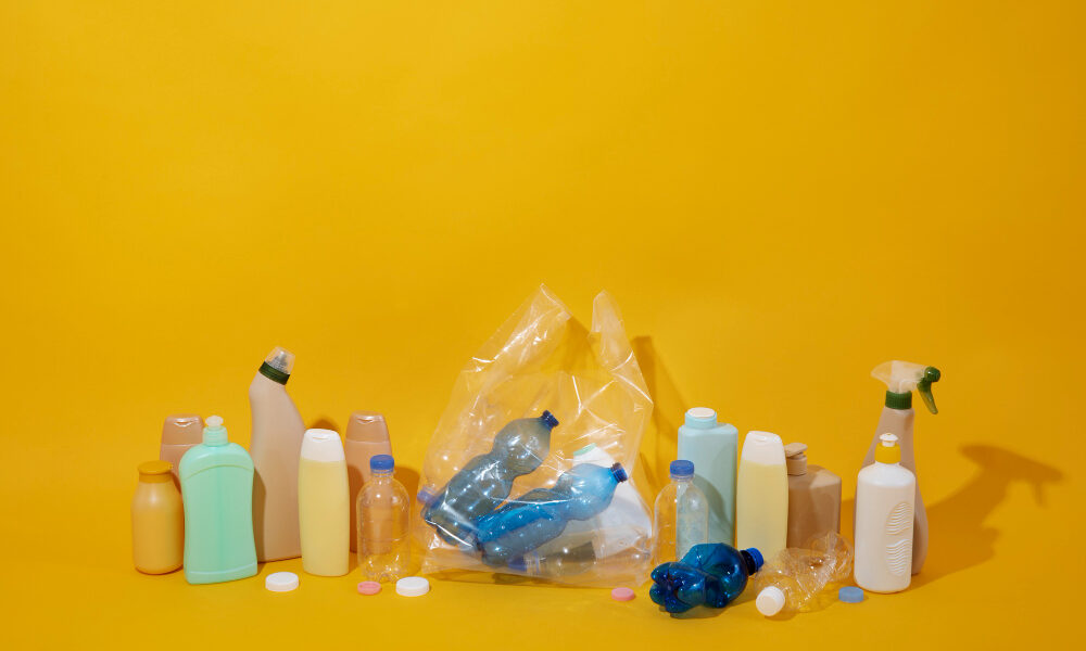 De la resina al futuro: el fascinante ciclo de vida del plástico en la manufactura moderna