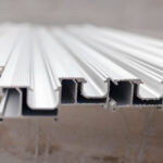 Compuestos de PVC: ventajas de uso en perfiles vs láminas vs tuberías