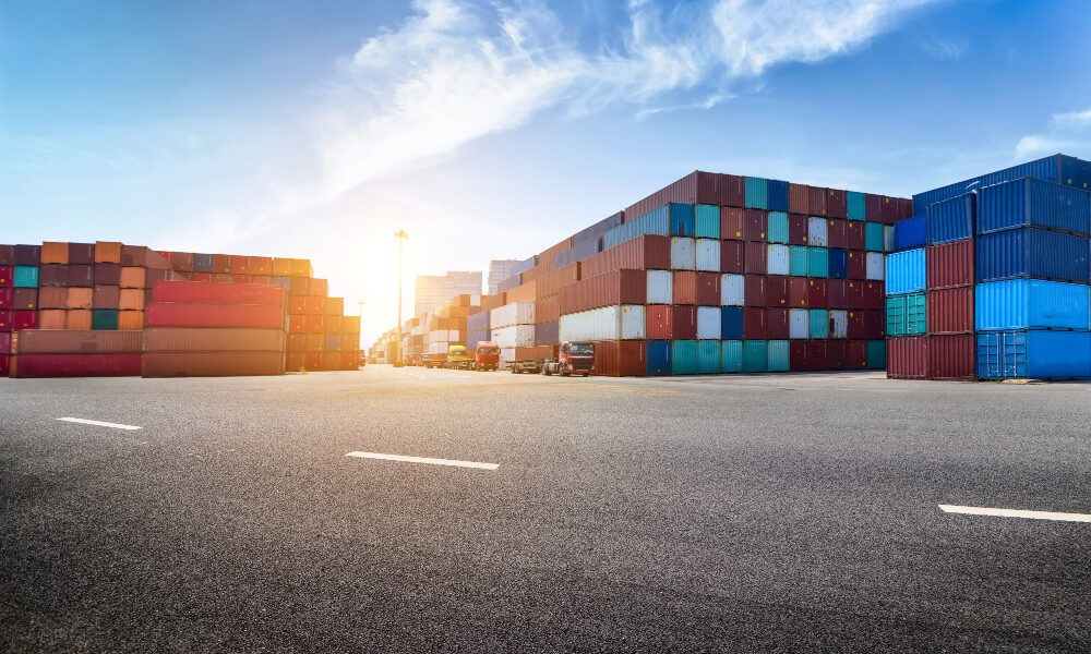 Aranceles y logística global: impacto en el precio de resinas petroquímicas 2026